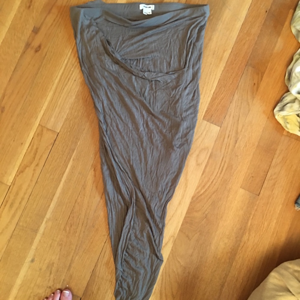 Grey half low to side skirt